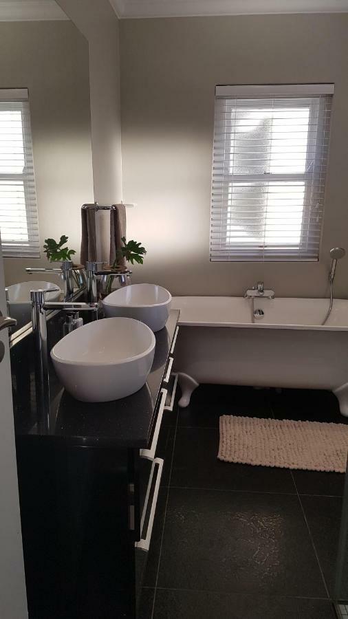 Franschhoek Village House ภายนอก รูปภาพ